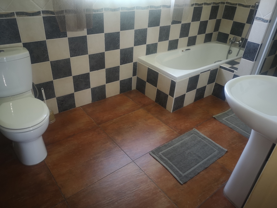 7 Bedroom Property for Sale in Oranjeville Free State